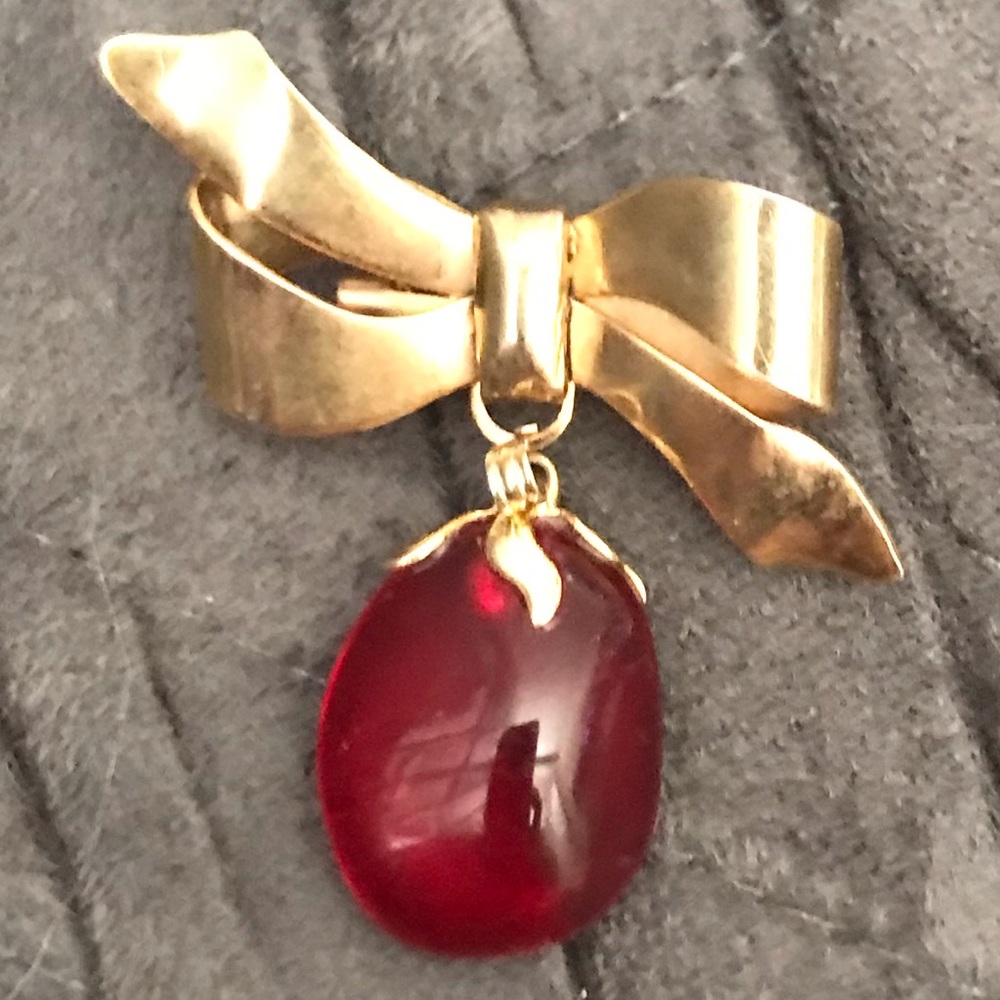 Woman’s Pin - Picture 2 of 3